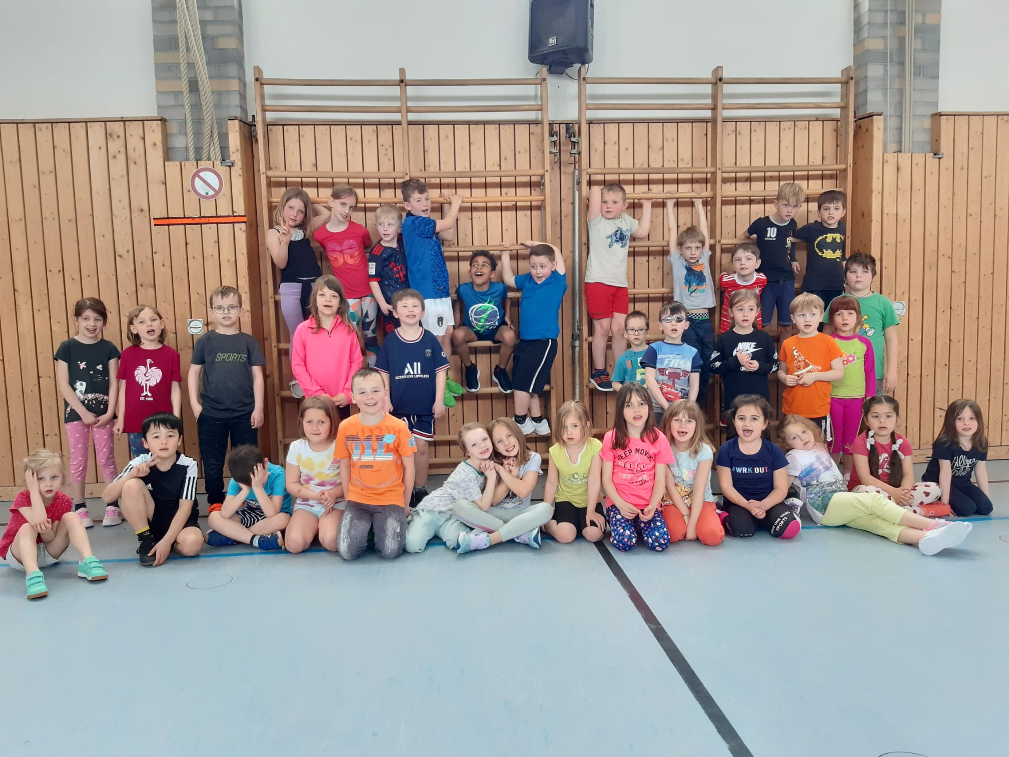 Read more about the article Gemeinsame Sport- und Spielstunde der Klasse 1 und der Vorschulkinder