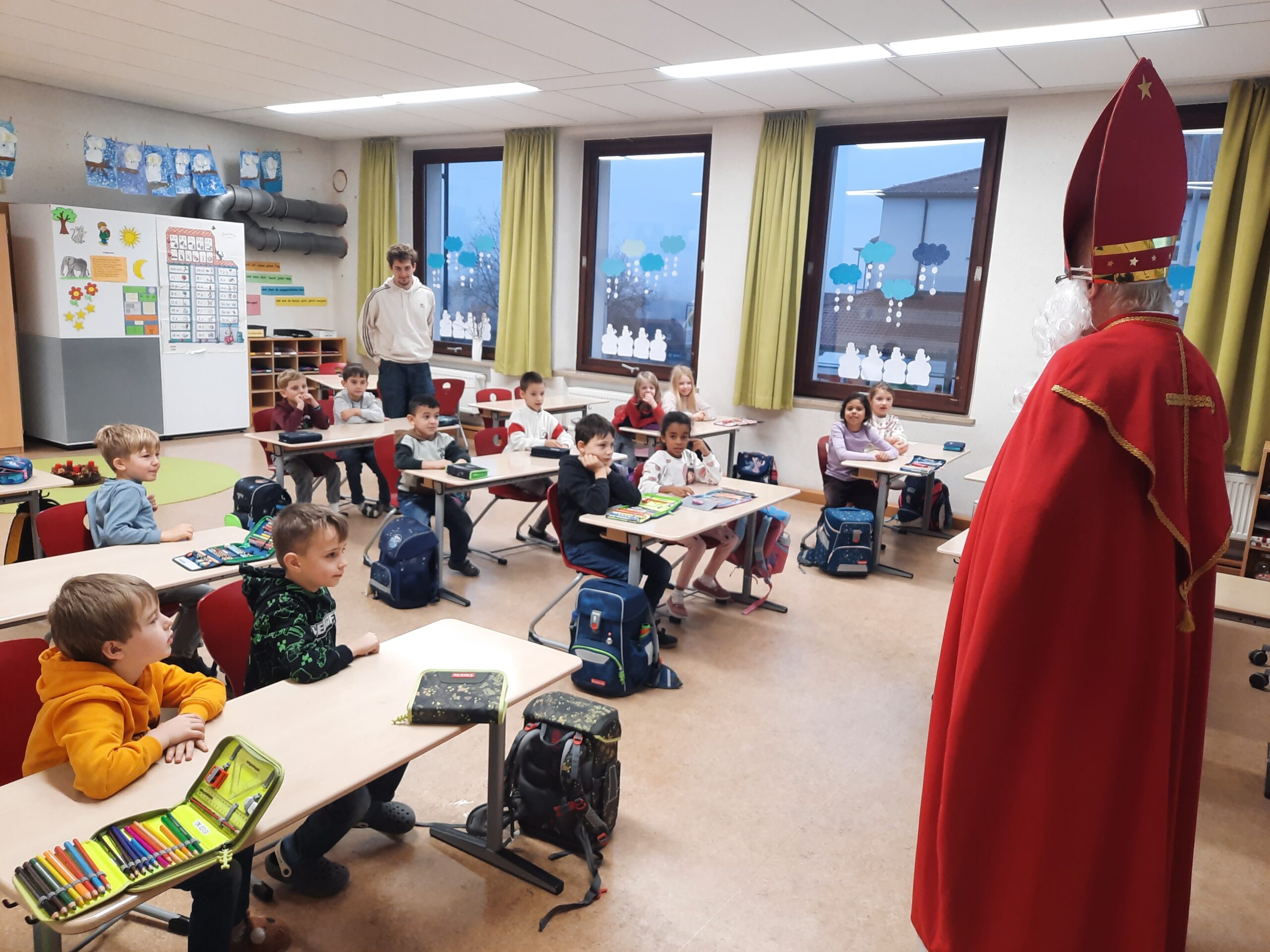 You are currently viewing St. Nikolaus zu Besuch bei den Schulanfängern