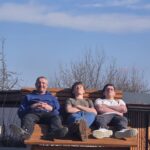 Neue Liegebänke laden zum Entspannen an der MGS ein