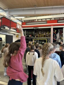 Mehr über den Artikel erfahren 3. Klasse bei der Feuerwehr