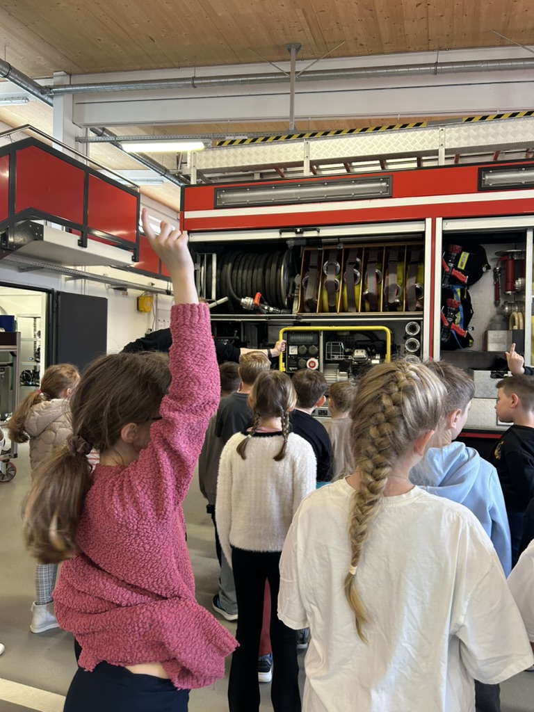 Du betrachtest gerade 3. Klasse bei der Feuerwehr