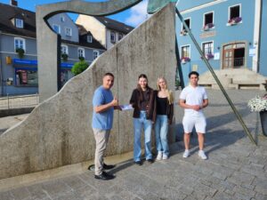 Mehr über den Artikel erfahren M10 übergibt Einladung